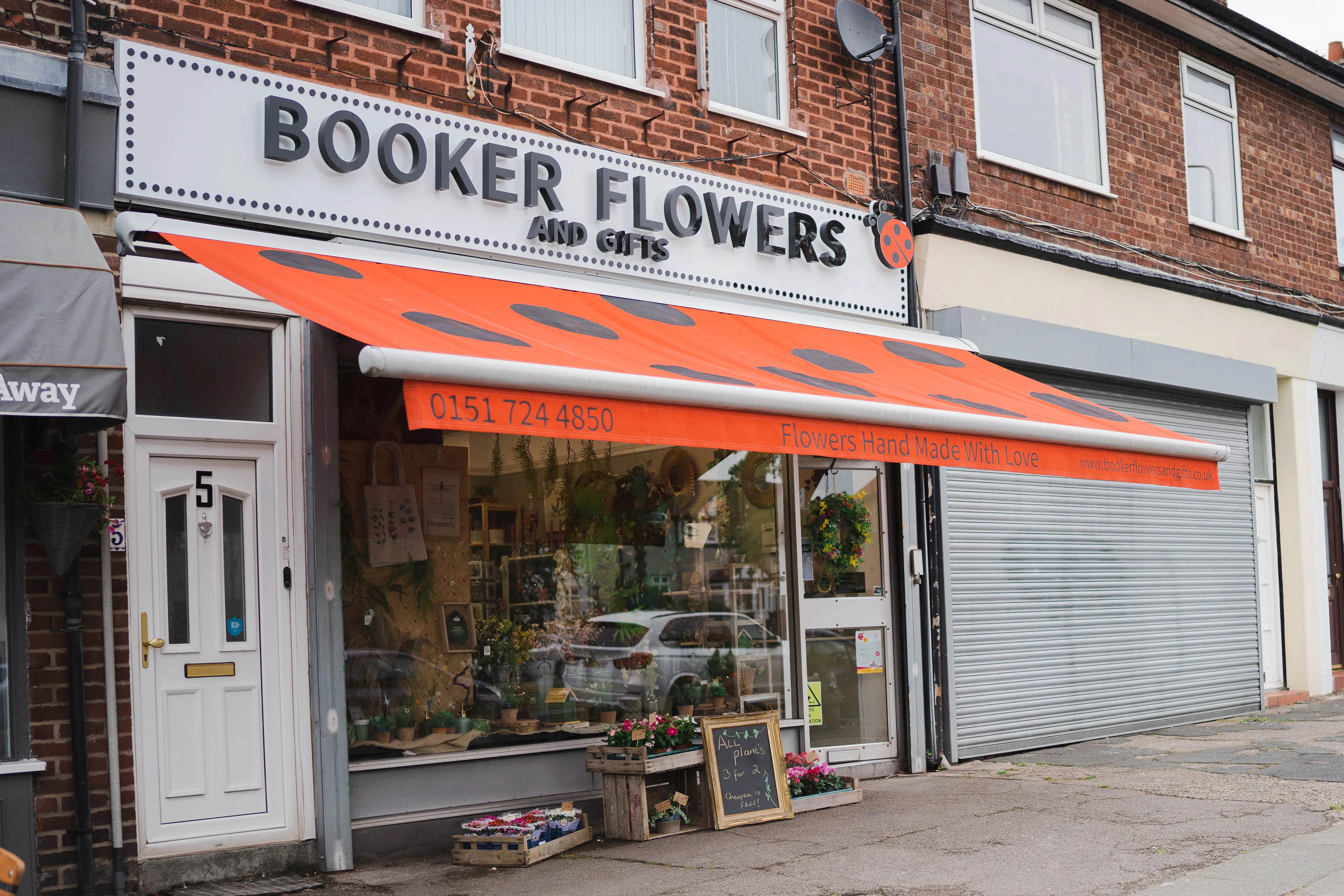 Flower school classes in Liverpool with Booker Flowers and Gifts